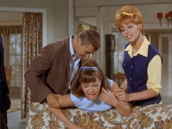 Gidget (1965) s1e5_Gidget's Gadget csf-1-Thumbnail.jpg